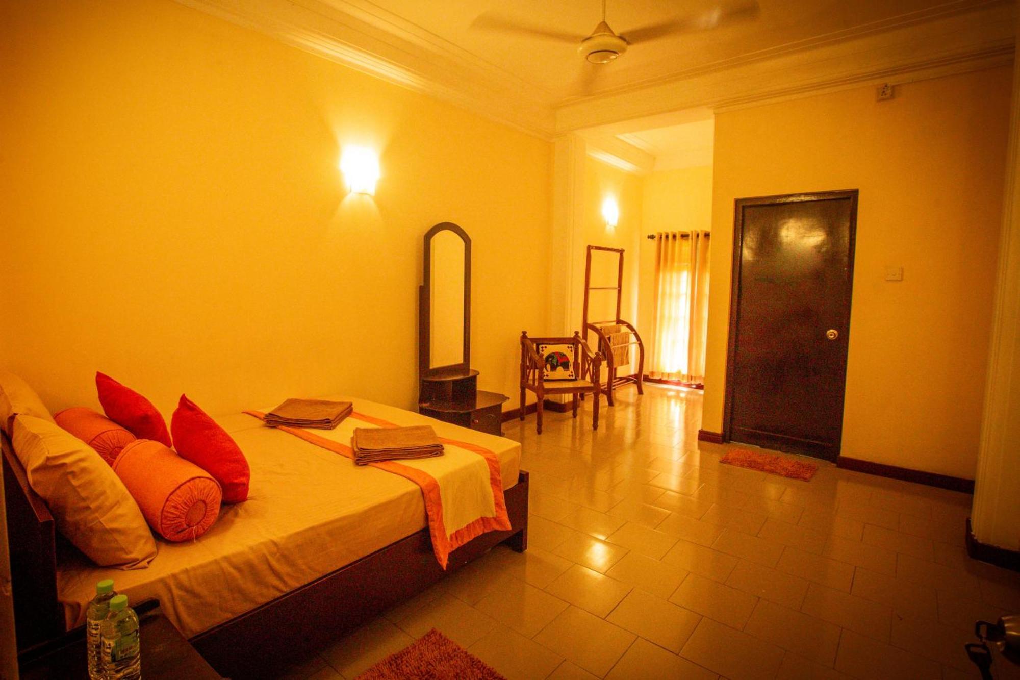 Sunbloom Inn Kandy Buitenkant foto